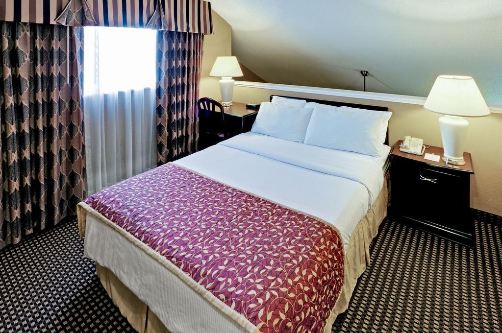 Hawthorn Suites Dayton North Room photo